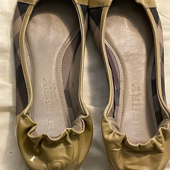 Burberry Nova Check Patent Leather Ballet Flats Sz 37 - Picture 7 of 7
